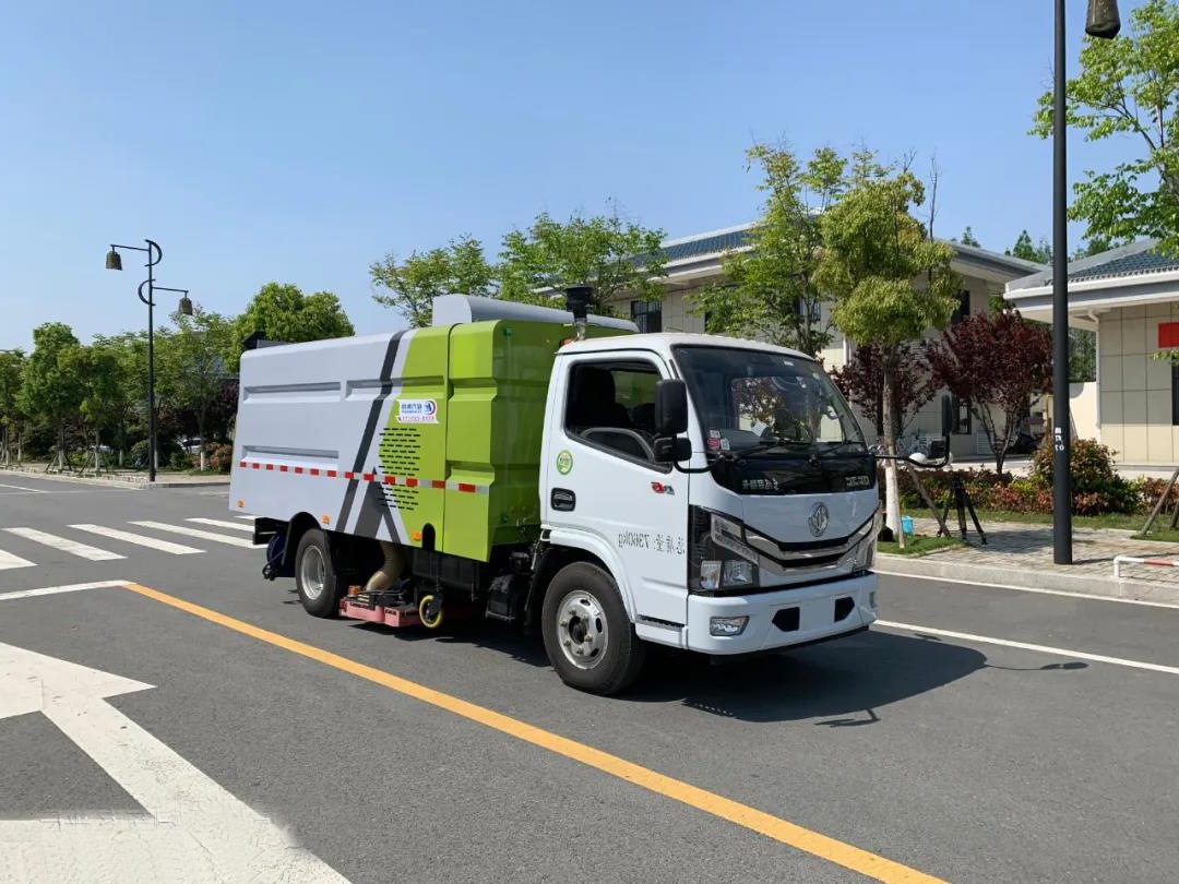 东风小多利卡吸尘车